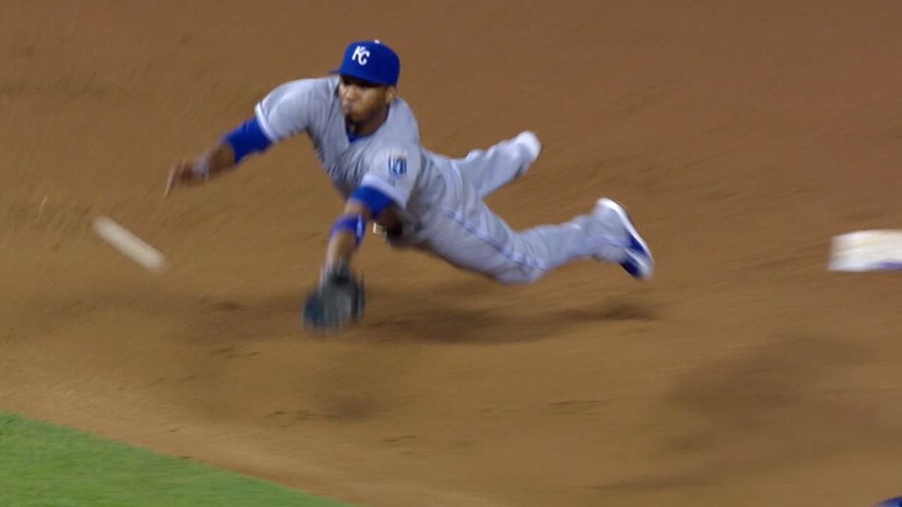 Escobar wins first Gold Glove