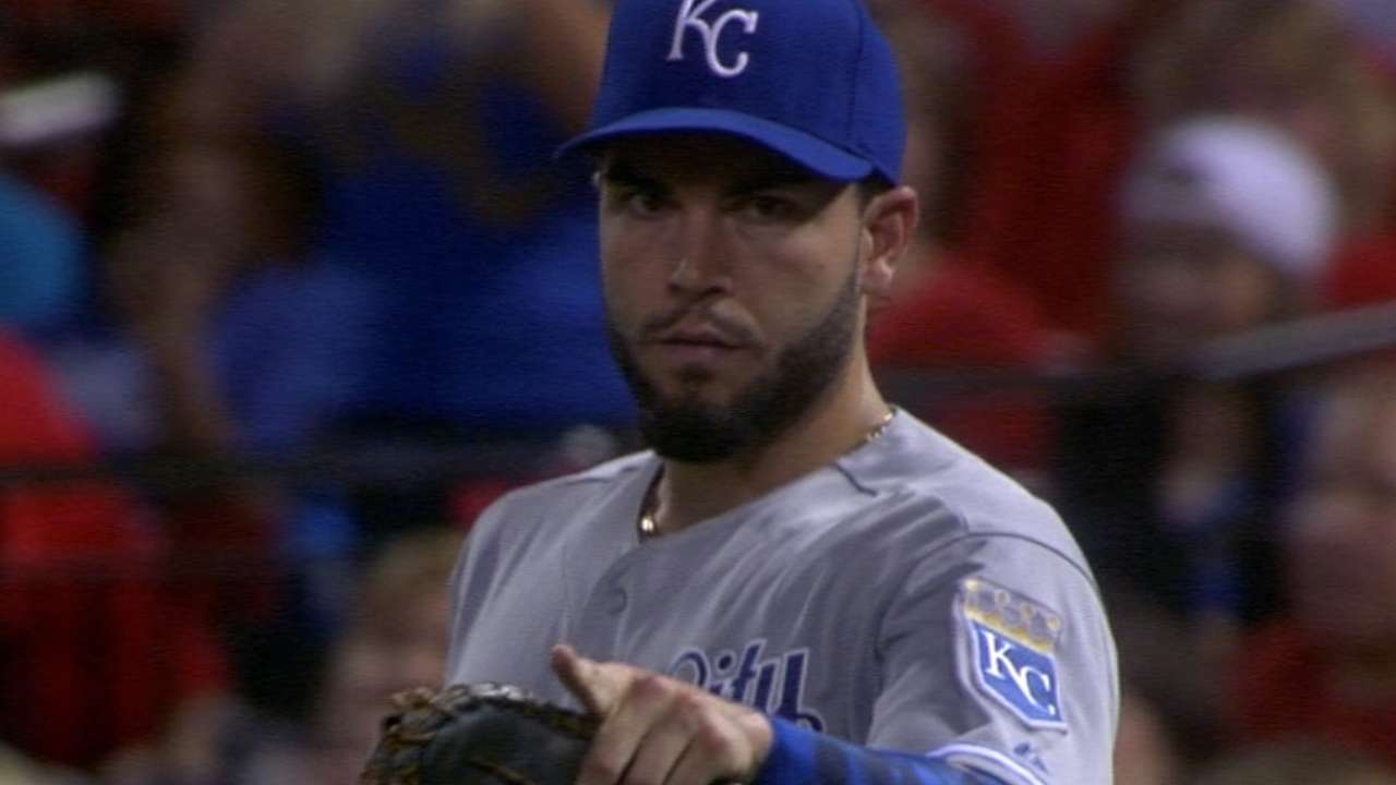 Hosmer wins third Gold Glove