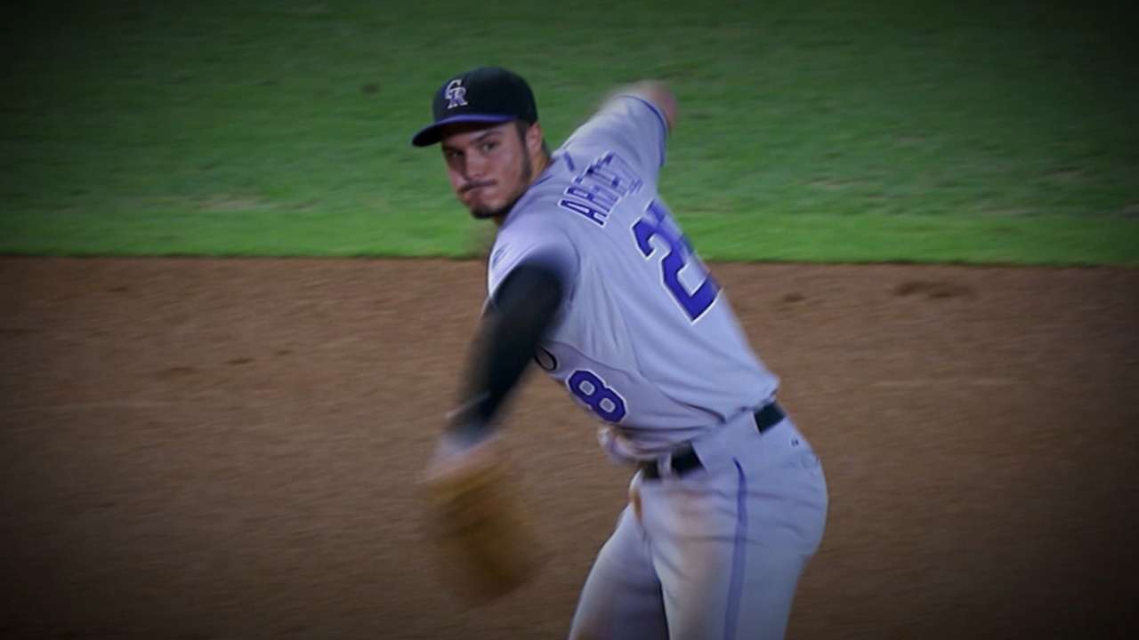 Arenado wins third Gold Glove Award