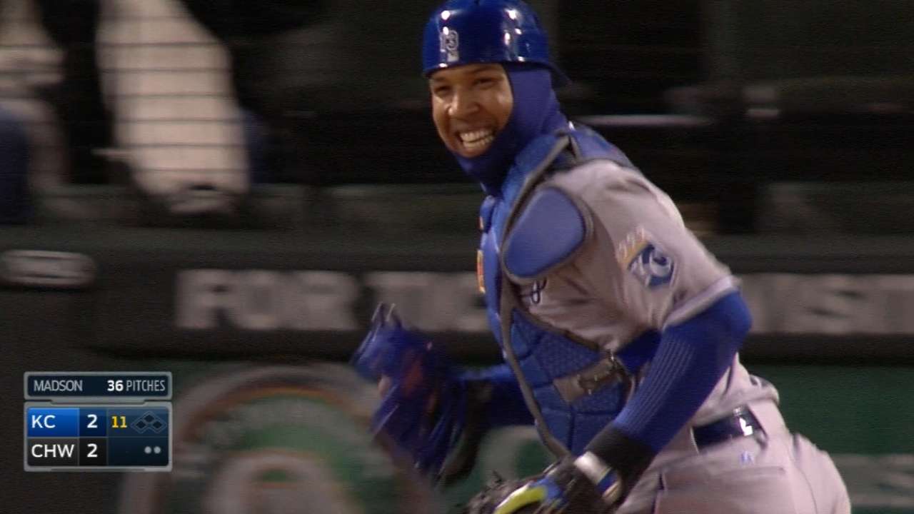 Perez wins third Gold Glove