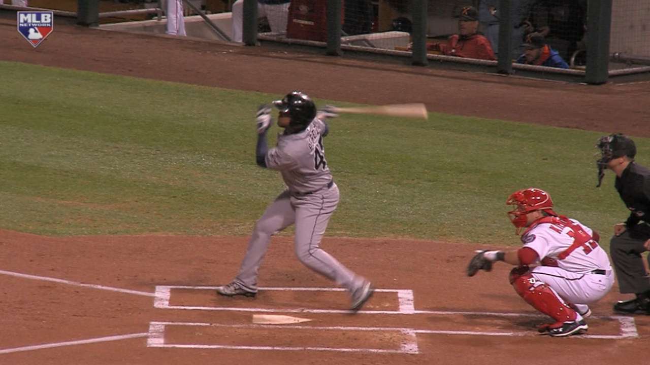 Perez singles in a run