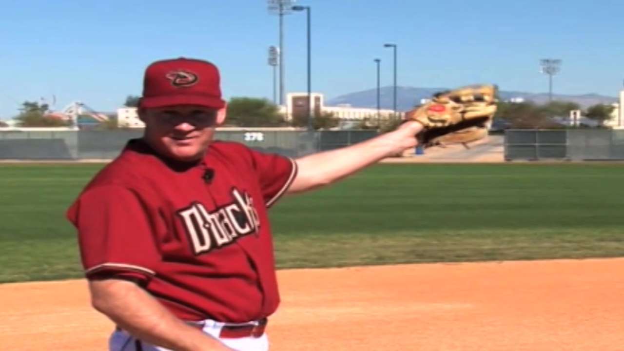 Williams rejoins D-backs as third-base coach