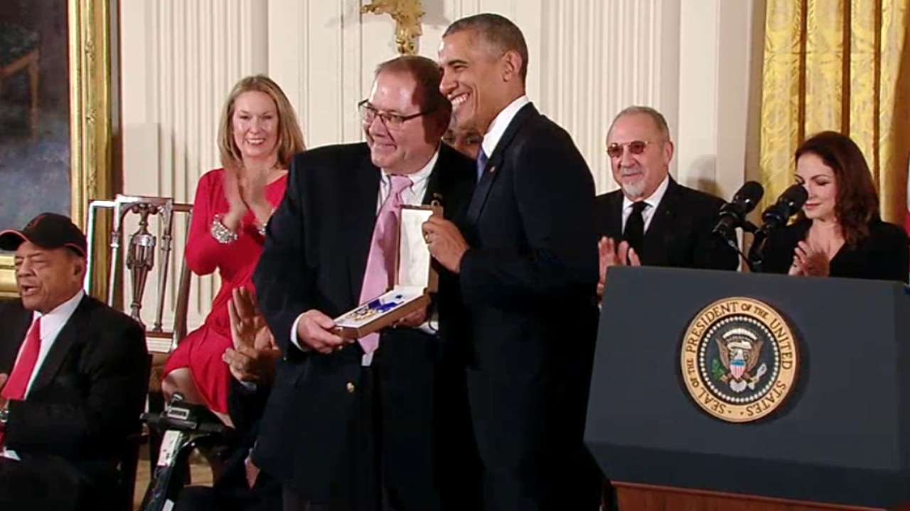 Berra receives Medal of Freedom
