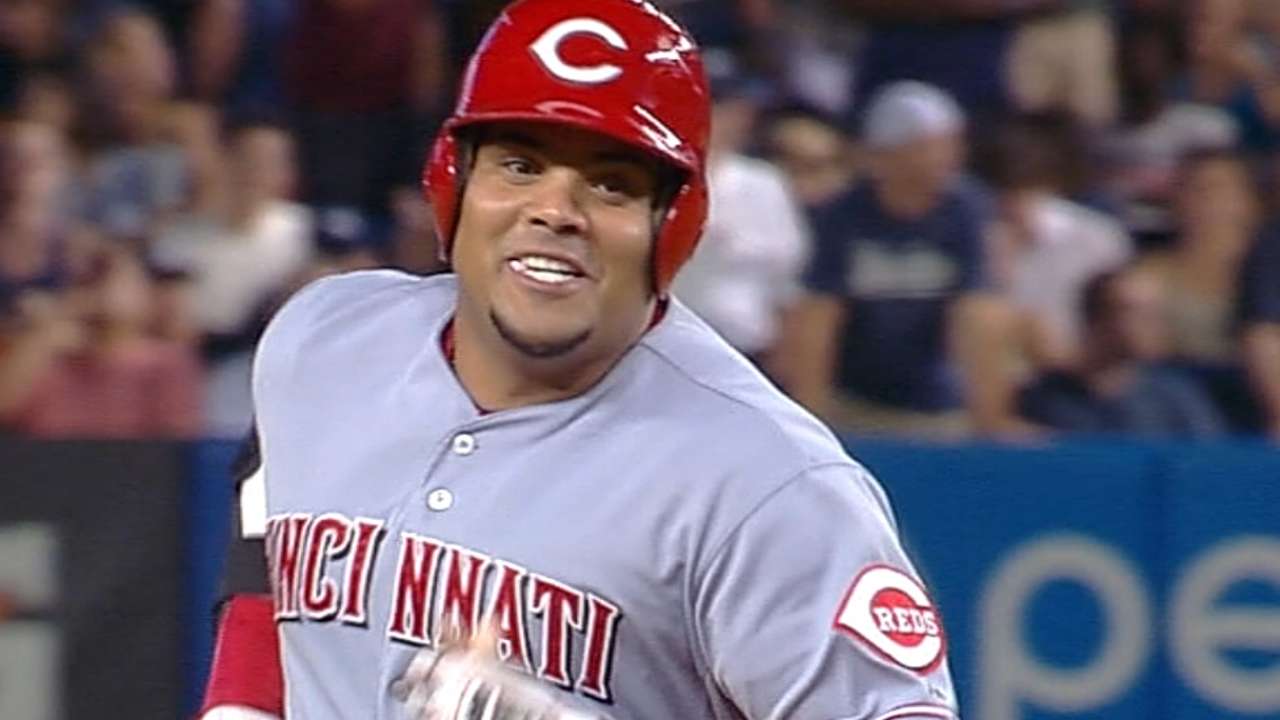 Cards sign veteran Brayan Pena