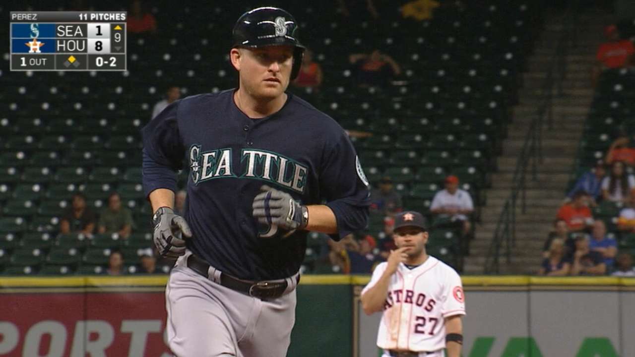 O's acquire Trumbo, Riefenhauser