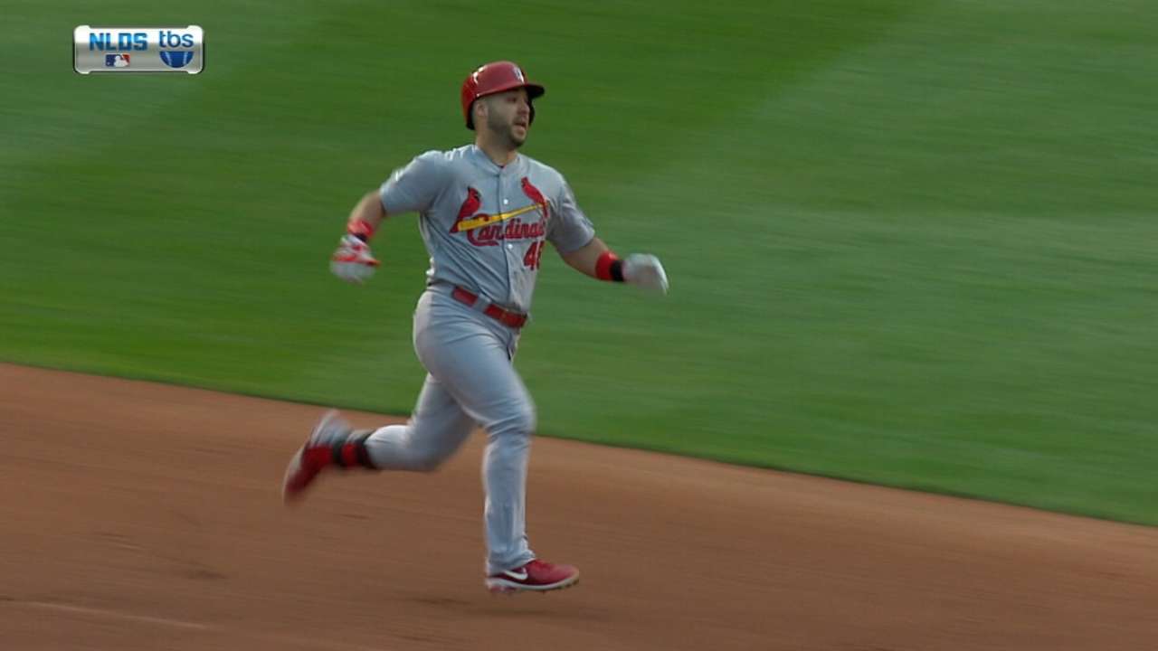 Royals acquire catcher Cruz from Cardinals