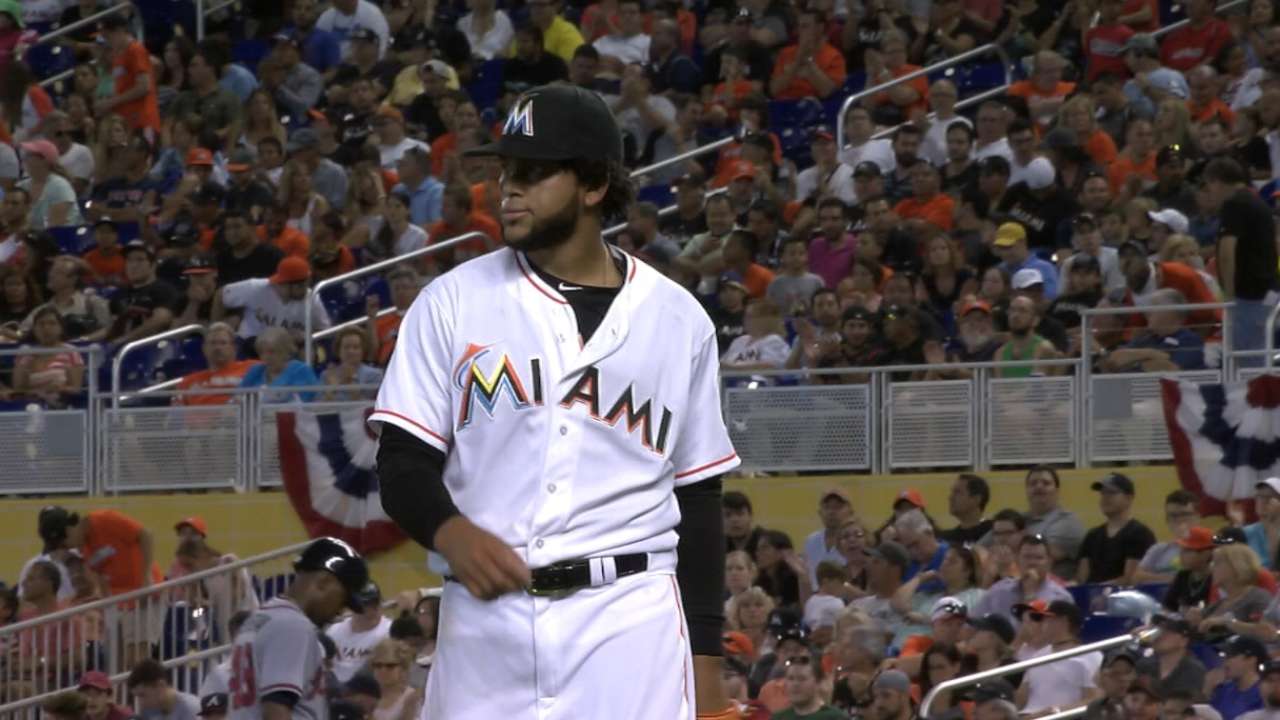 Non-tendered players hit free-agent market