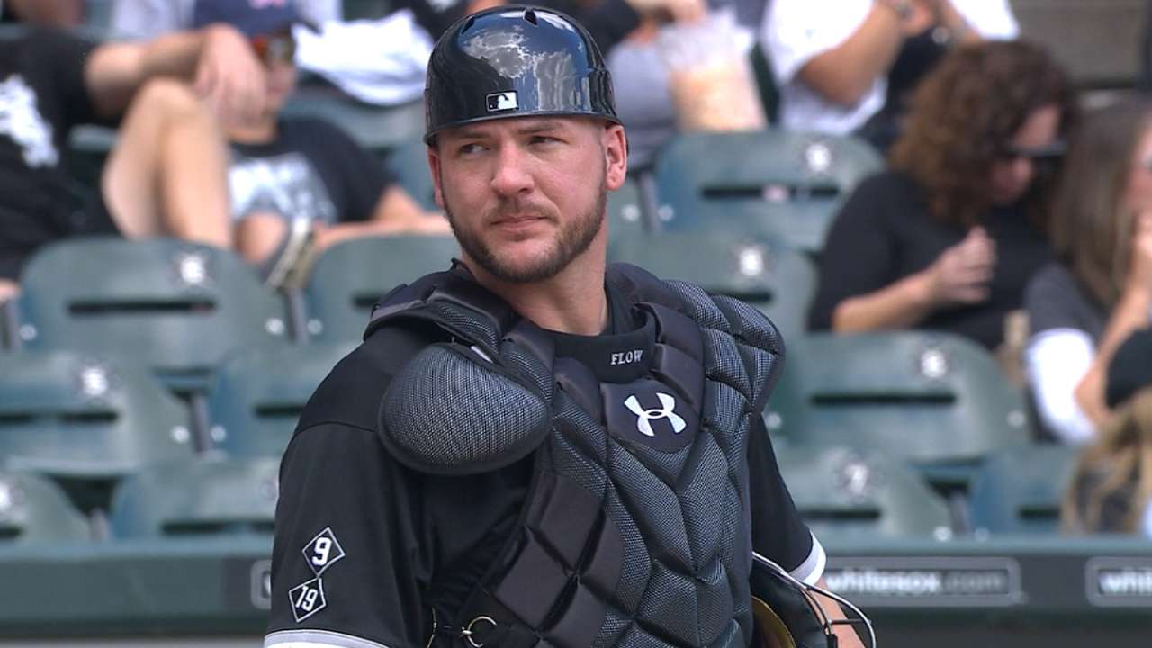 Braves add backstop Flowers
