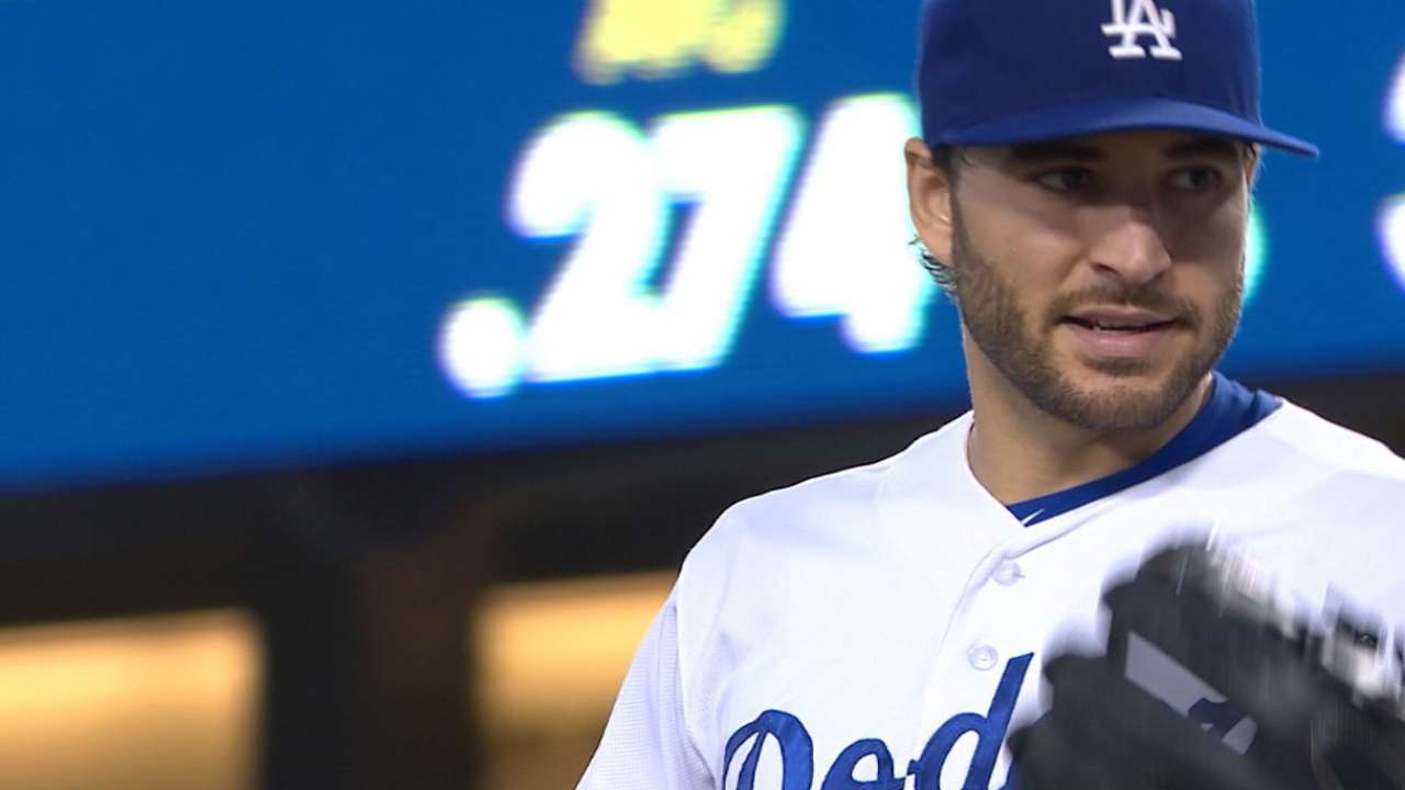Dodgers sign Beachy to one-year deal