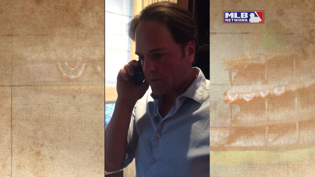 Piazza receives the call