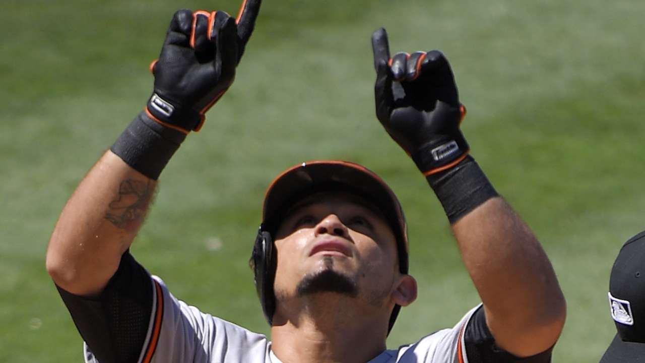 Rockies, outfielder Parra agree to 3-year deal