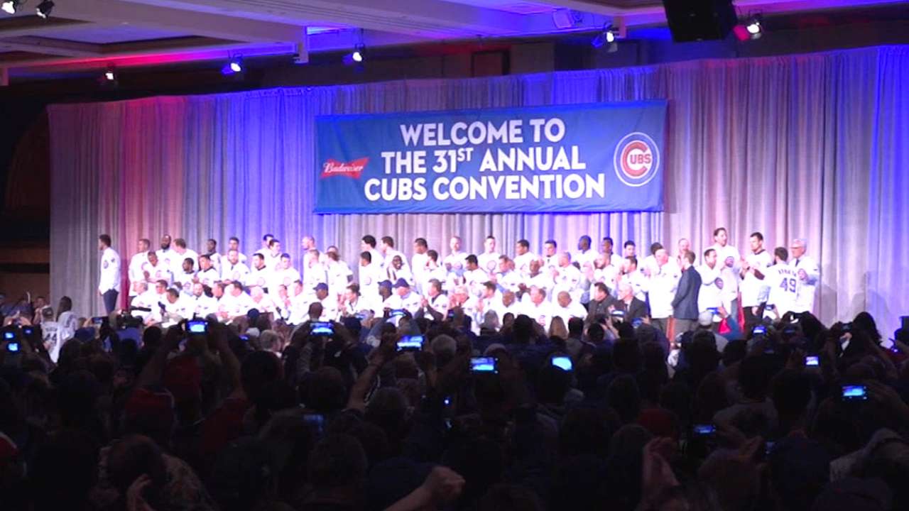 2015 rookies bond with fans at Cubs Convention