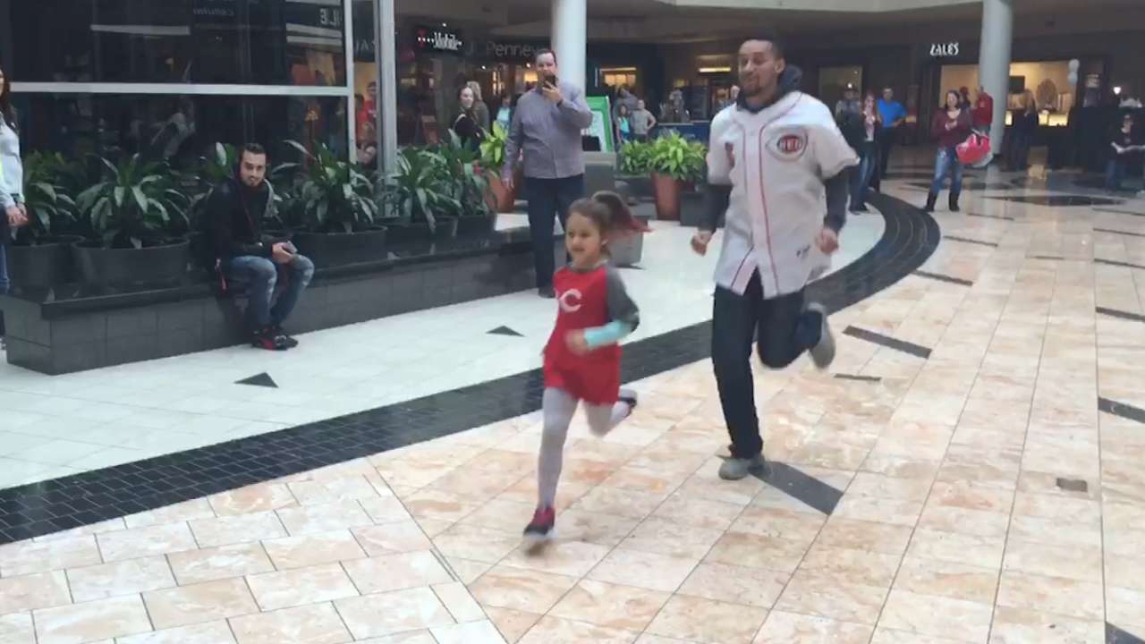 Billy vs. the kid: Reds star races young girl