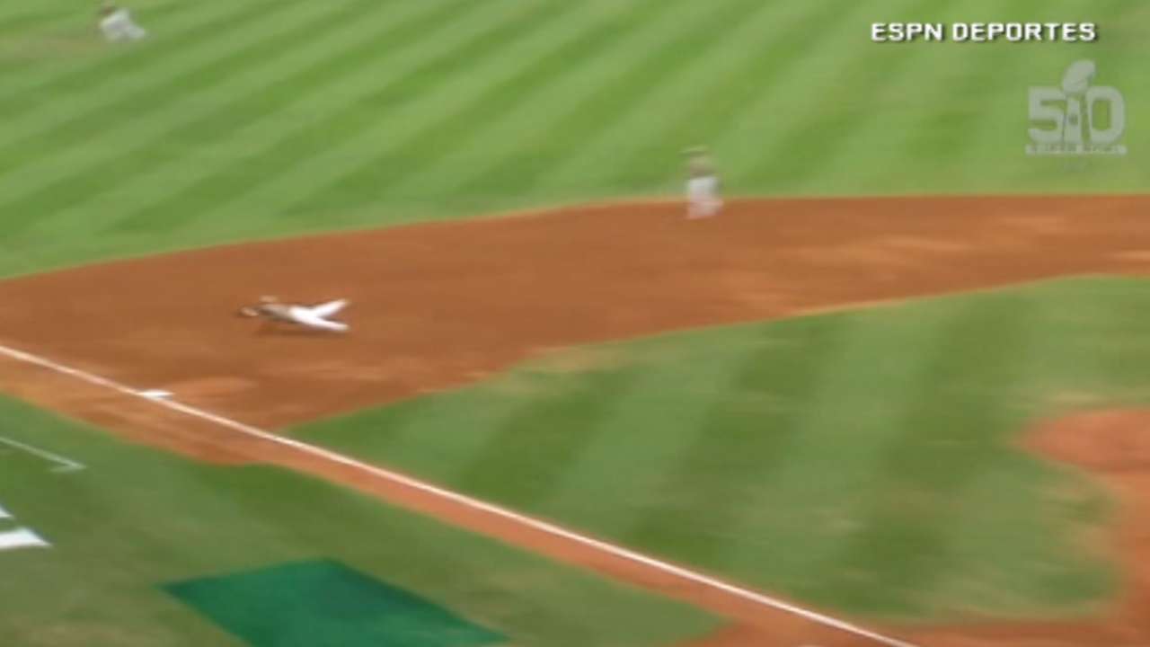 Garcia makes nice diving catch