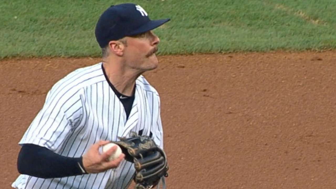Nats agree with infielder Ryan on Minors deal