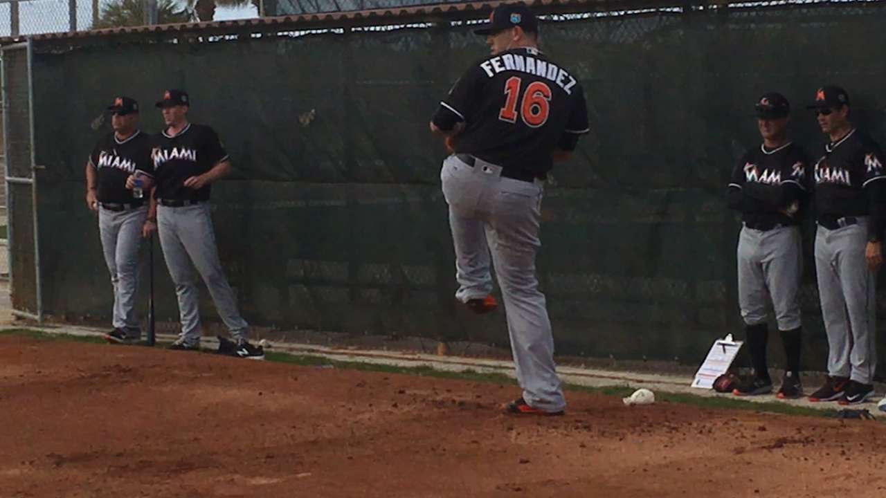 First bullpen session has Opening Day feel for Jose