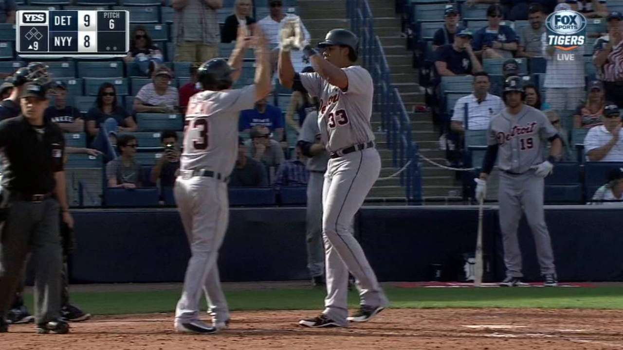 Moya's go-ahead two-run homer