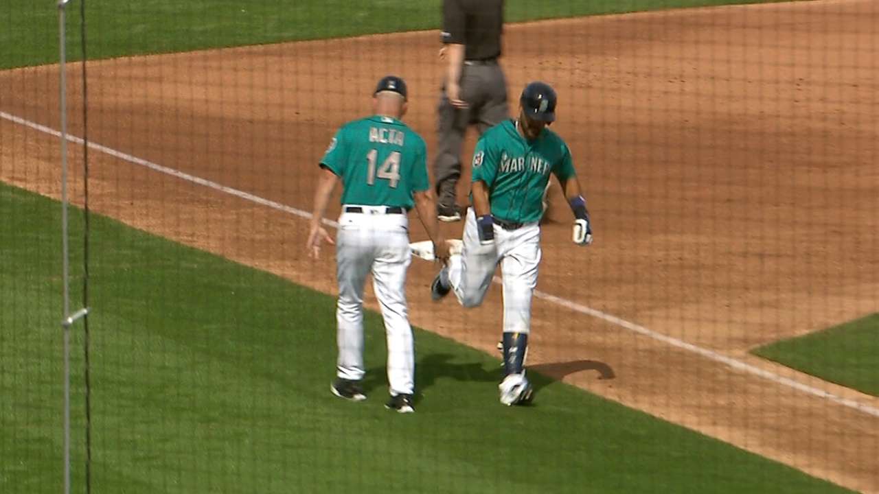 Gutierrez's solo homer