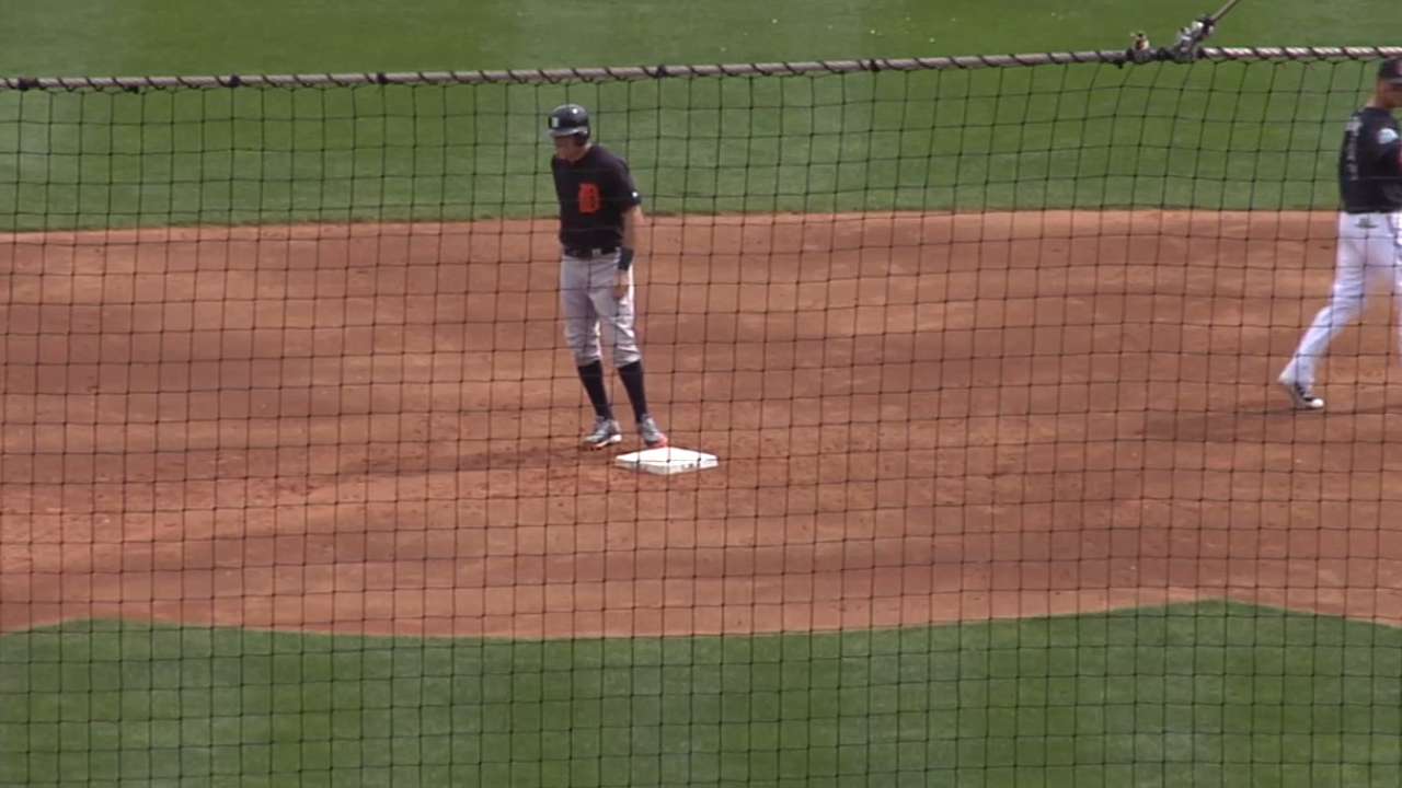 Kinsler, V-Mart fuel Tigers' outburst vs. Braves