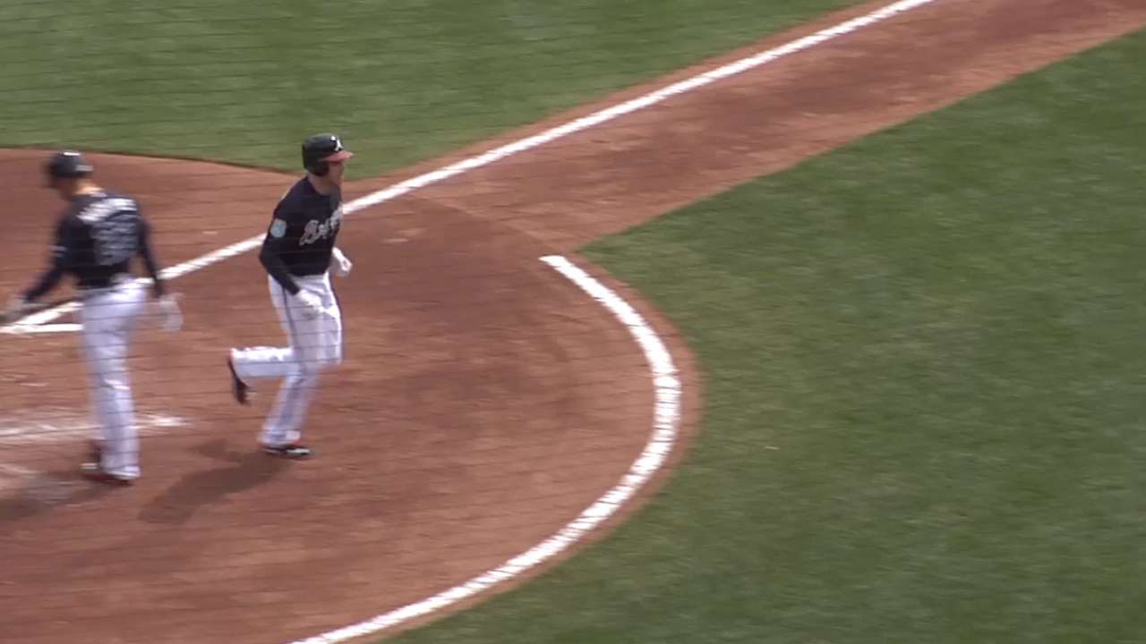 Freeman's solo homer
