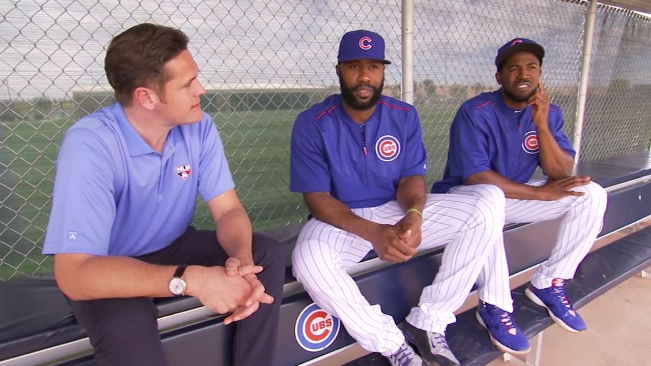 Heyward hits first HR with Cubs