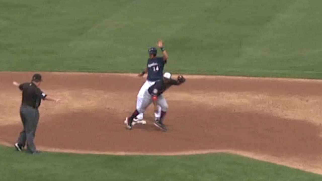 Brewers' double steal ties game