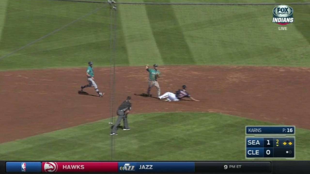 Dodgers acquire Taylor from Seattle for Lee