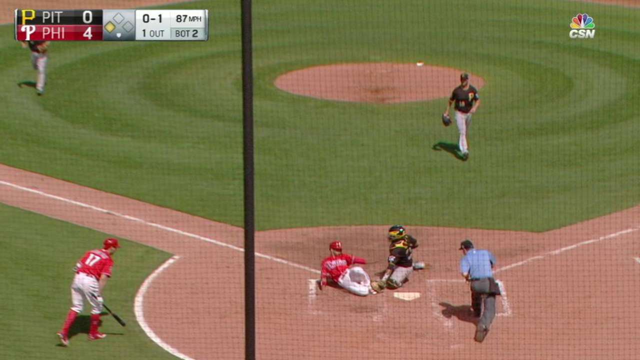 Mercer nails Hernandez at plate