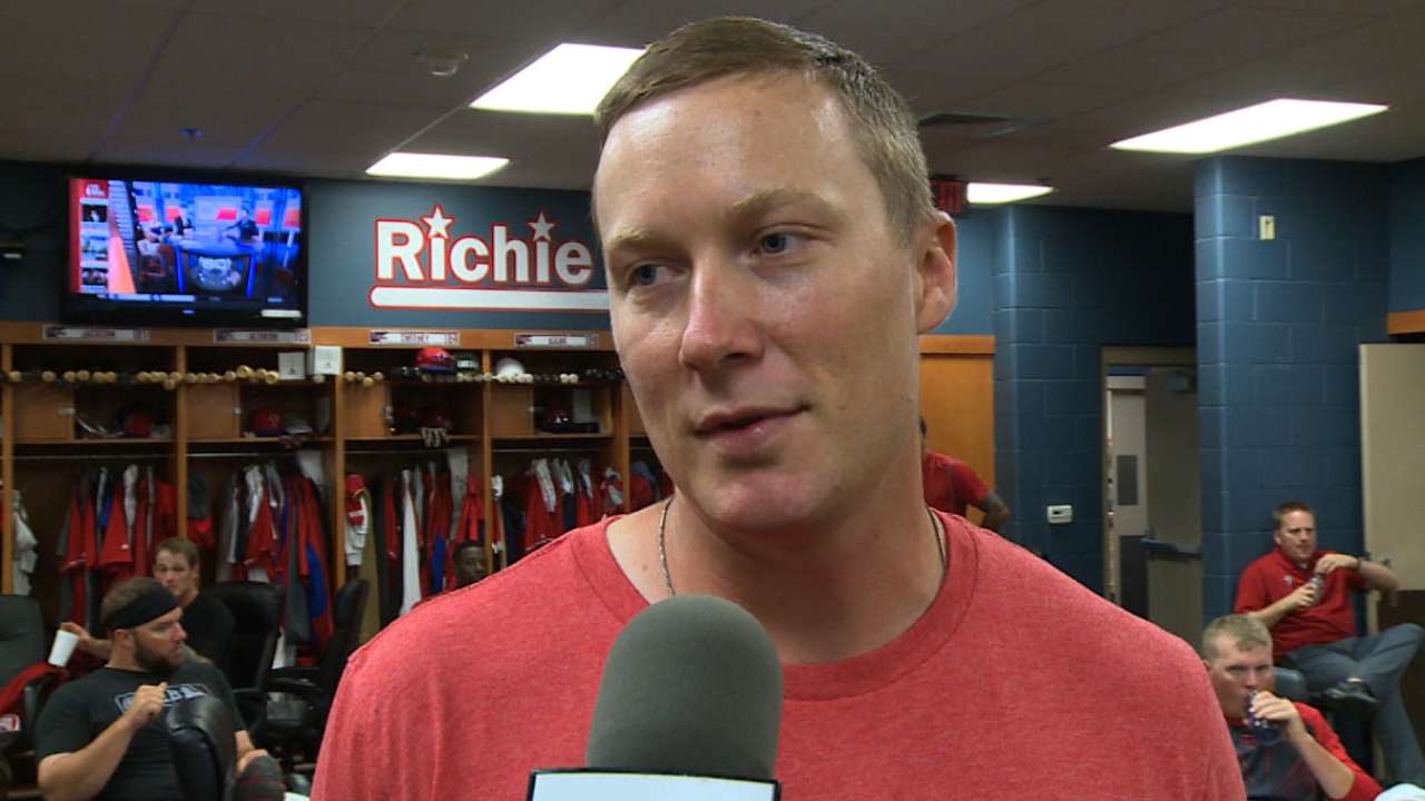 Strained oblique for Asche leaves Phils short