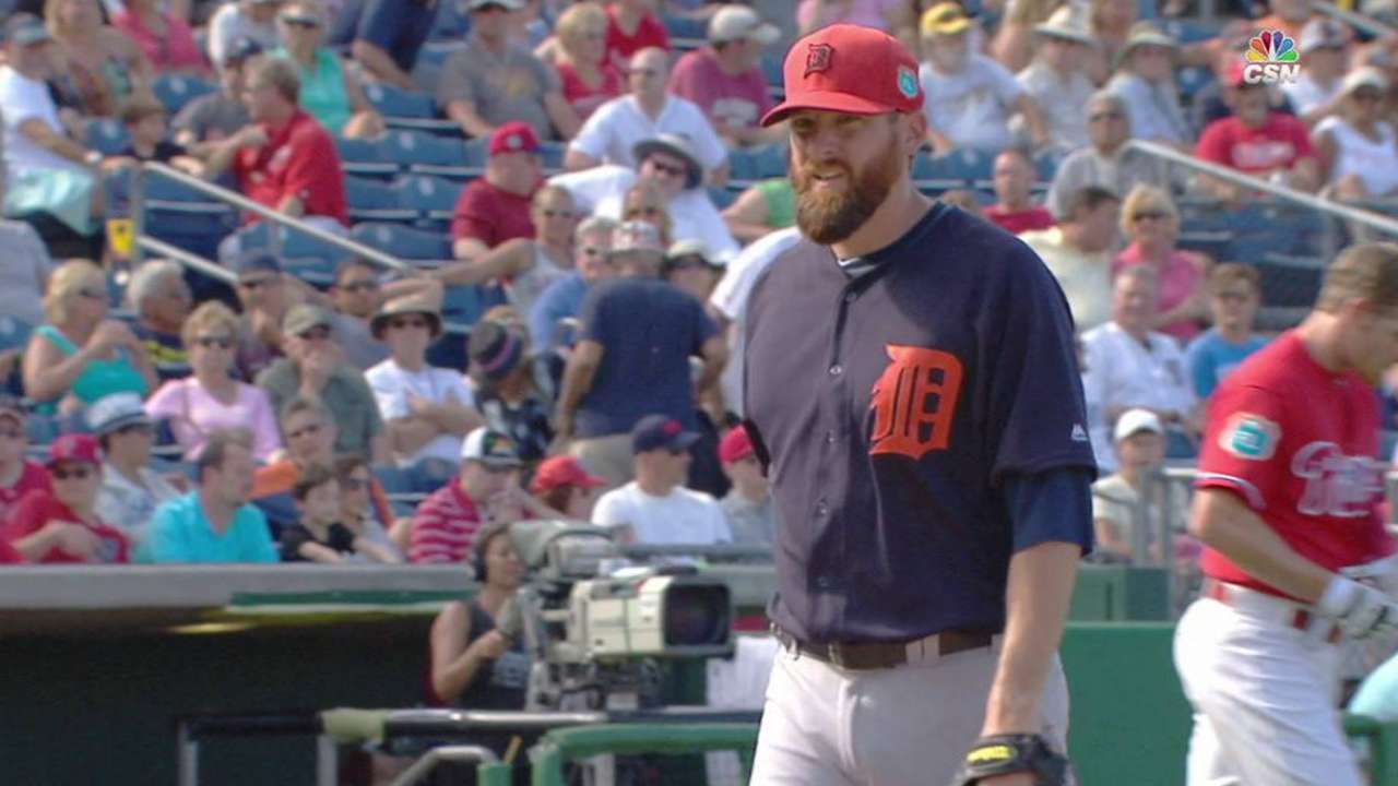 Tigers re-sign Parnell, McGehee to Minors deals