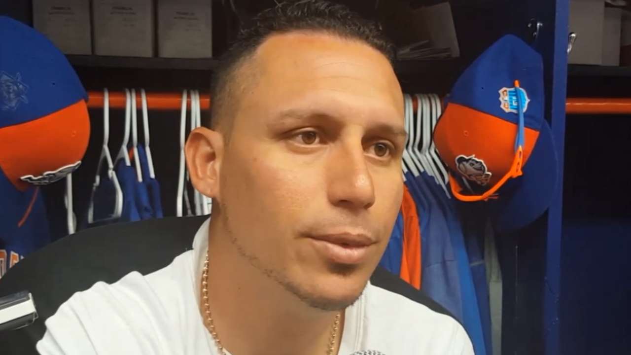 Asdrubal leaves game with sore left knee