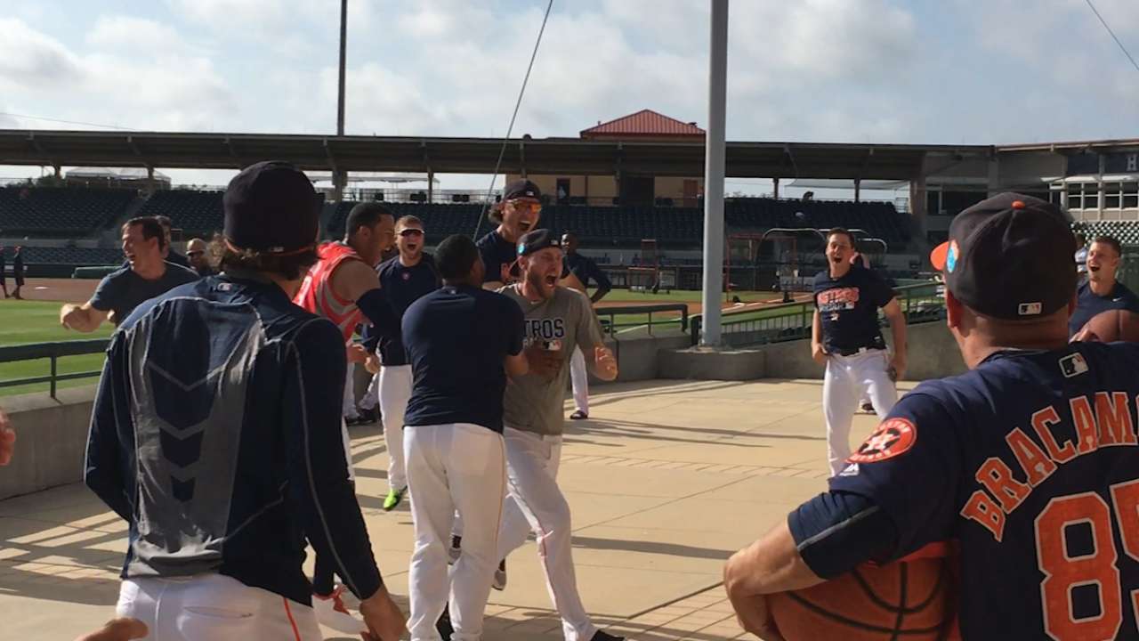 Relief pair wins Astros' basketball contest