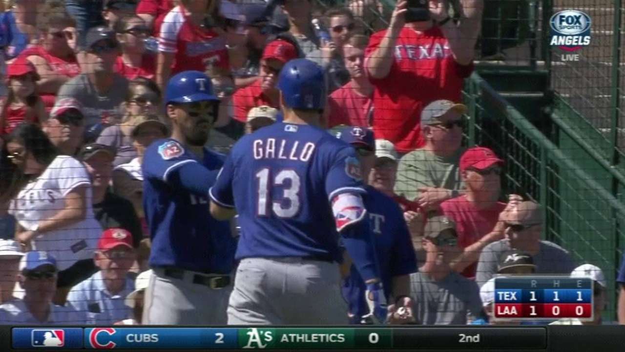 Rangers' Gallo crushes homer into players' lot