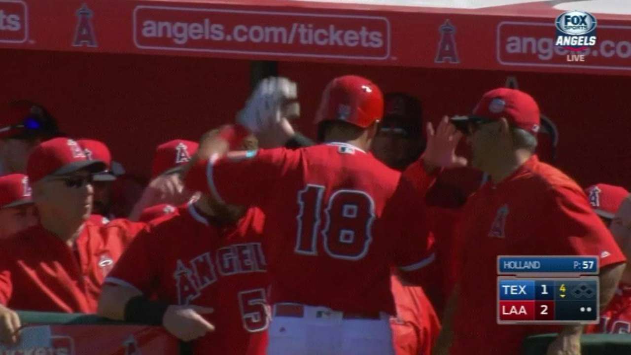 Soto's odd throwing motion due to tender knees