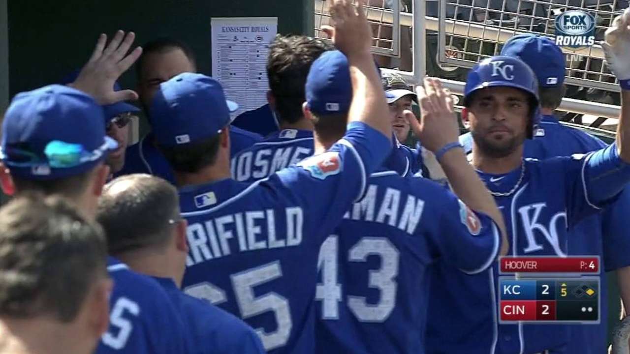 Royals still battling for 2B, RF, bullpen spots