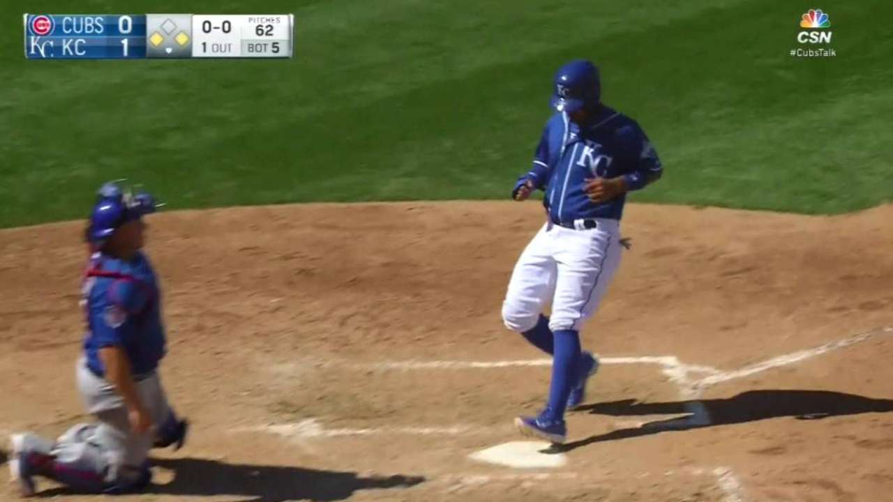 Fuentes' RBI single in the 5th