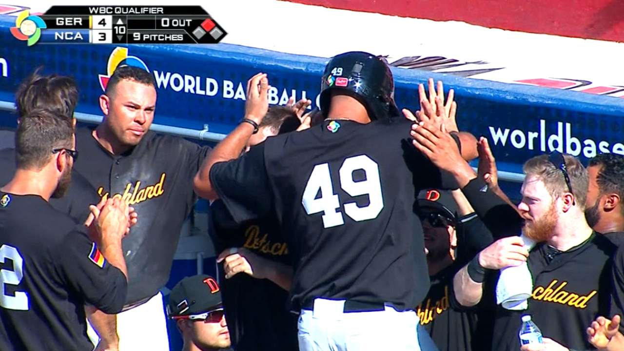 Glaser's RBI double breaks tie