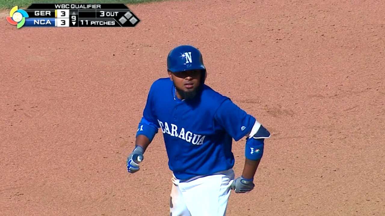 Reyes' game-tying single