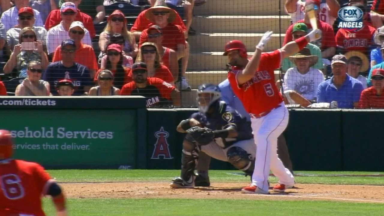 Pujols' RBI single