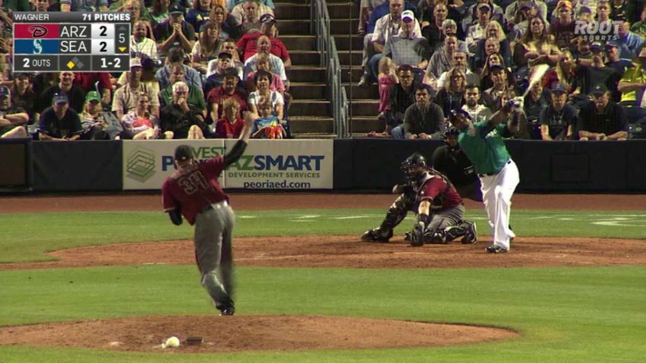 Wagner fans Cruz