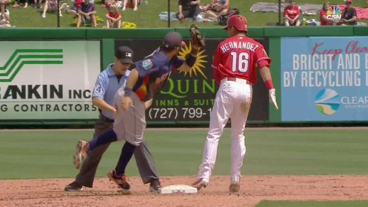 Hernandez drives in another run