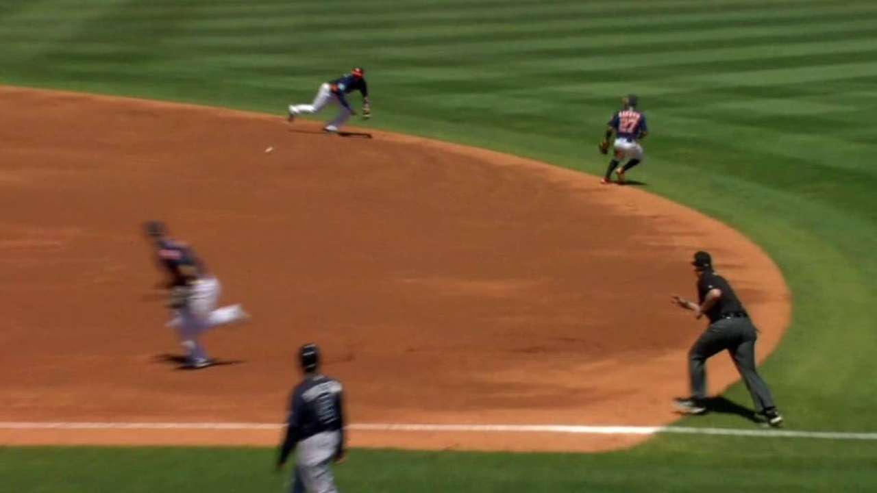 Correa's nice diving stop