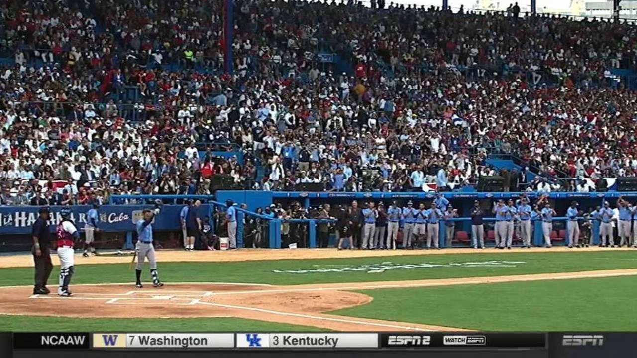 Dayron Varona es el primero en jugar en Cuba tras desertar