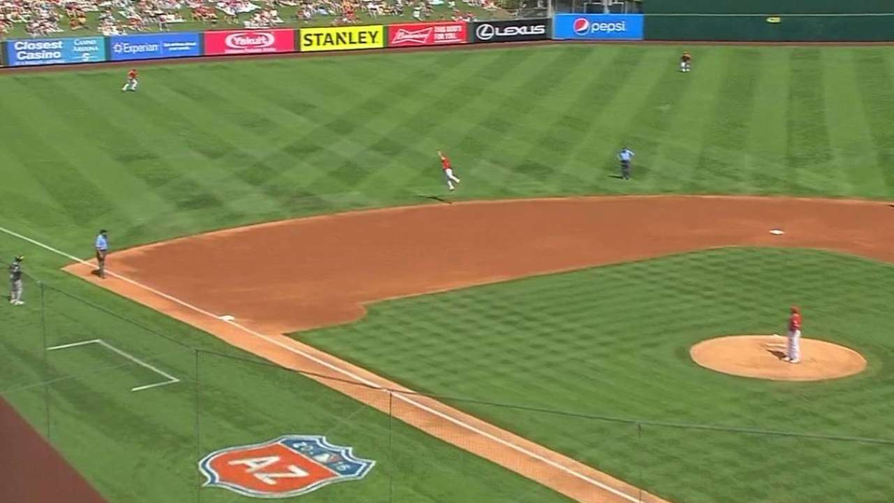 Back at shortstop, Simmons shows no rust
