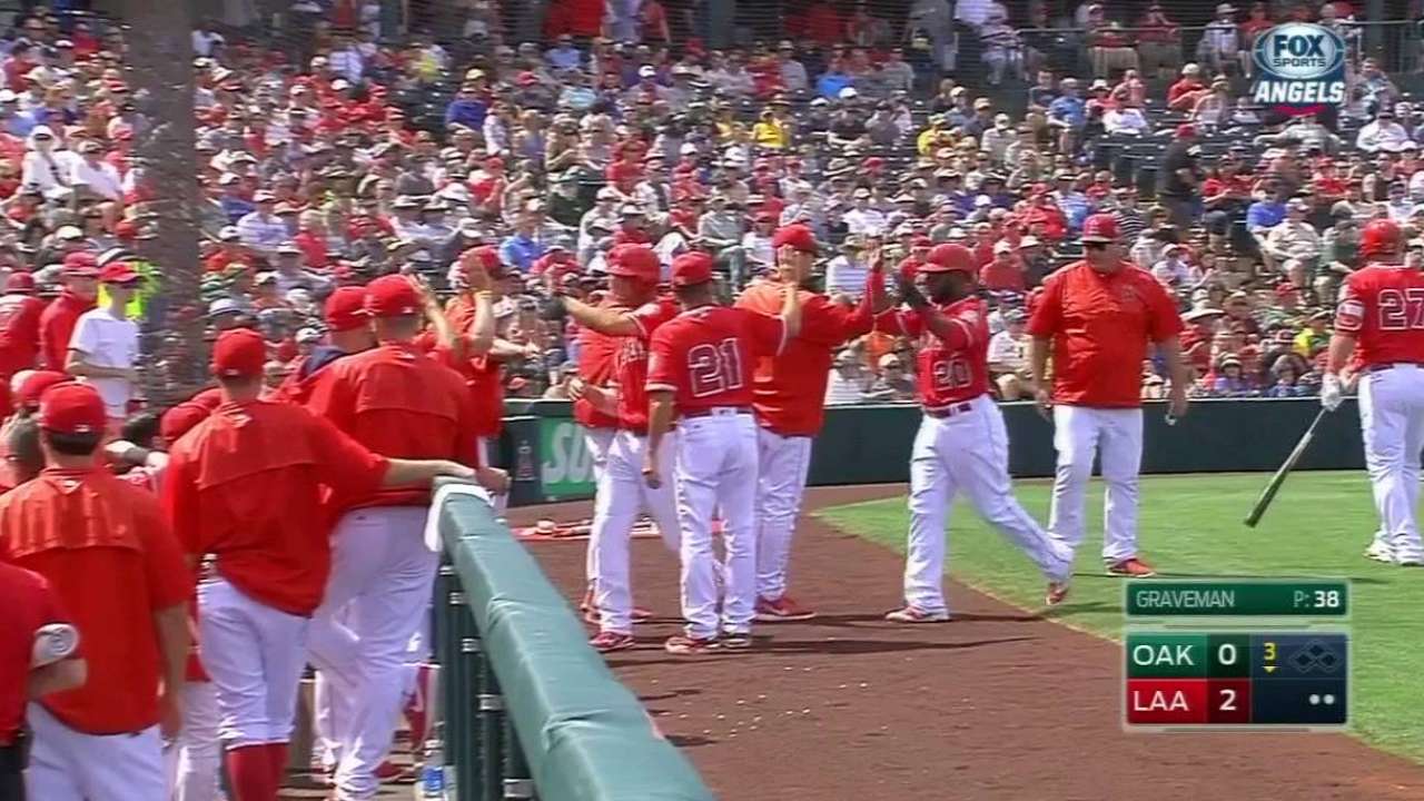 Simmons' two-run homer