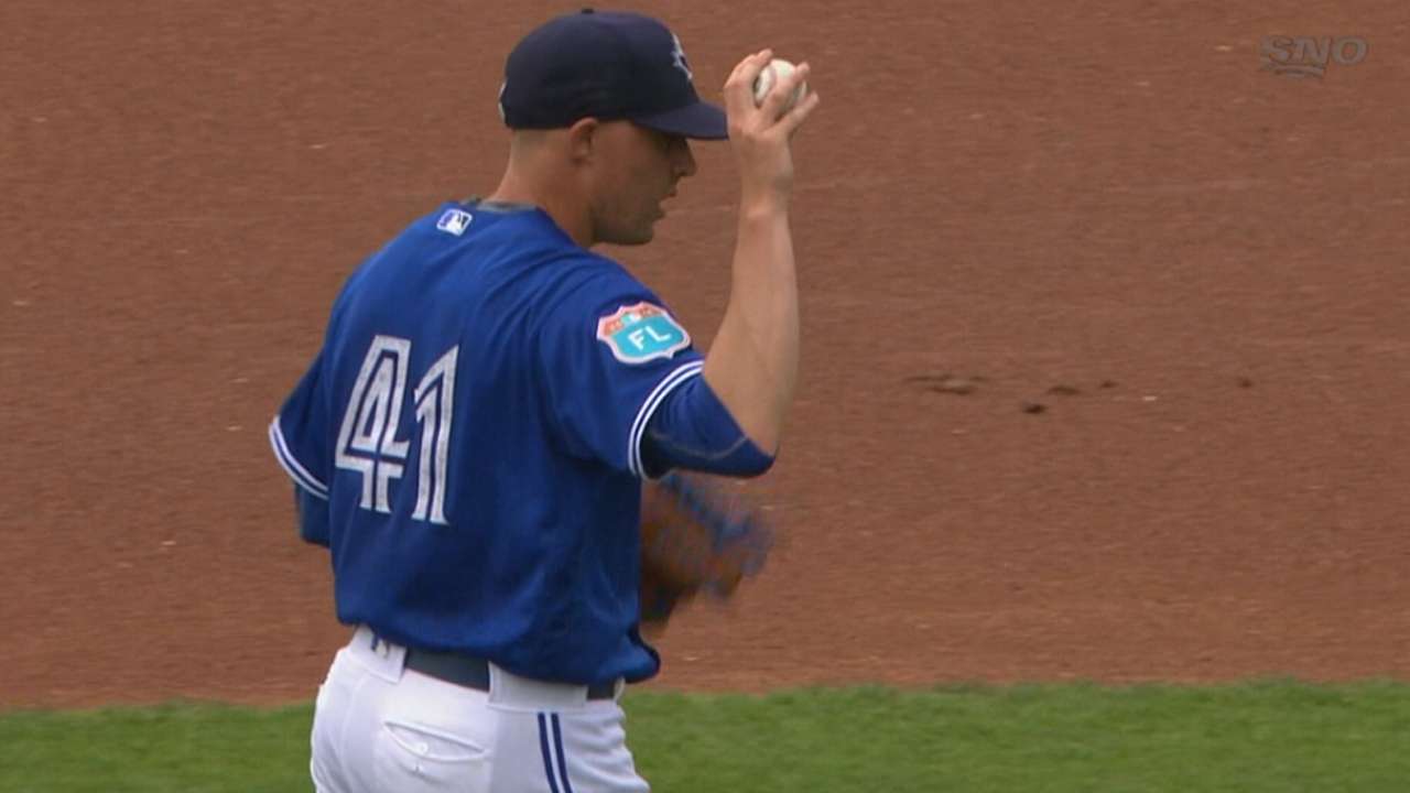 Sanchez makes strong pitch for rotation job