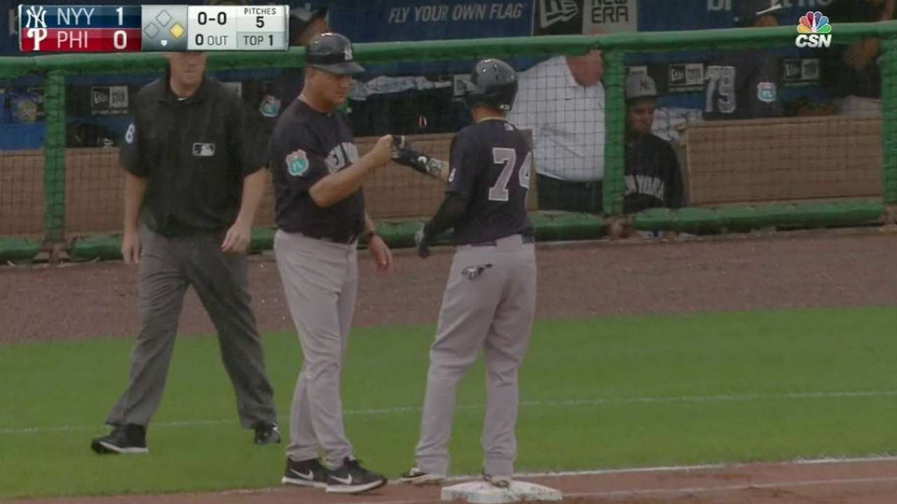 Yankees tab Torreyes as backup infielder