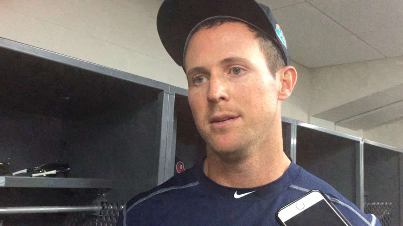Braves sign outfielder Stubbs to Minors deal