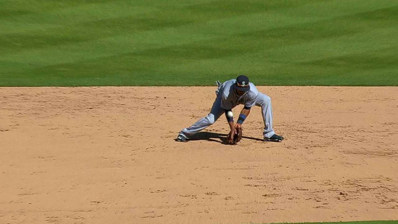 DeShields scores on error