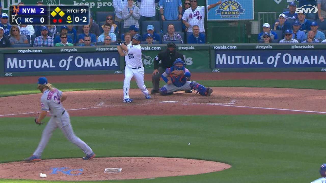 Syndergaard works out of trouble